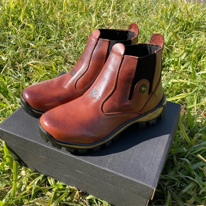 Bota Adventure Masculina em Couro Legítimo e Palmilha Ortopédica +BRINDES: Chapéu, Cinto, Carteira e Copo